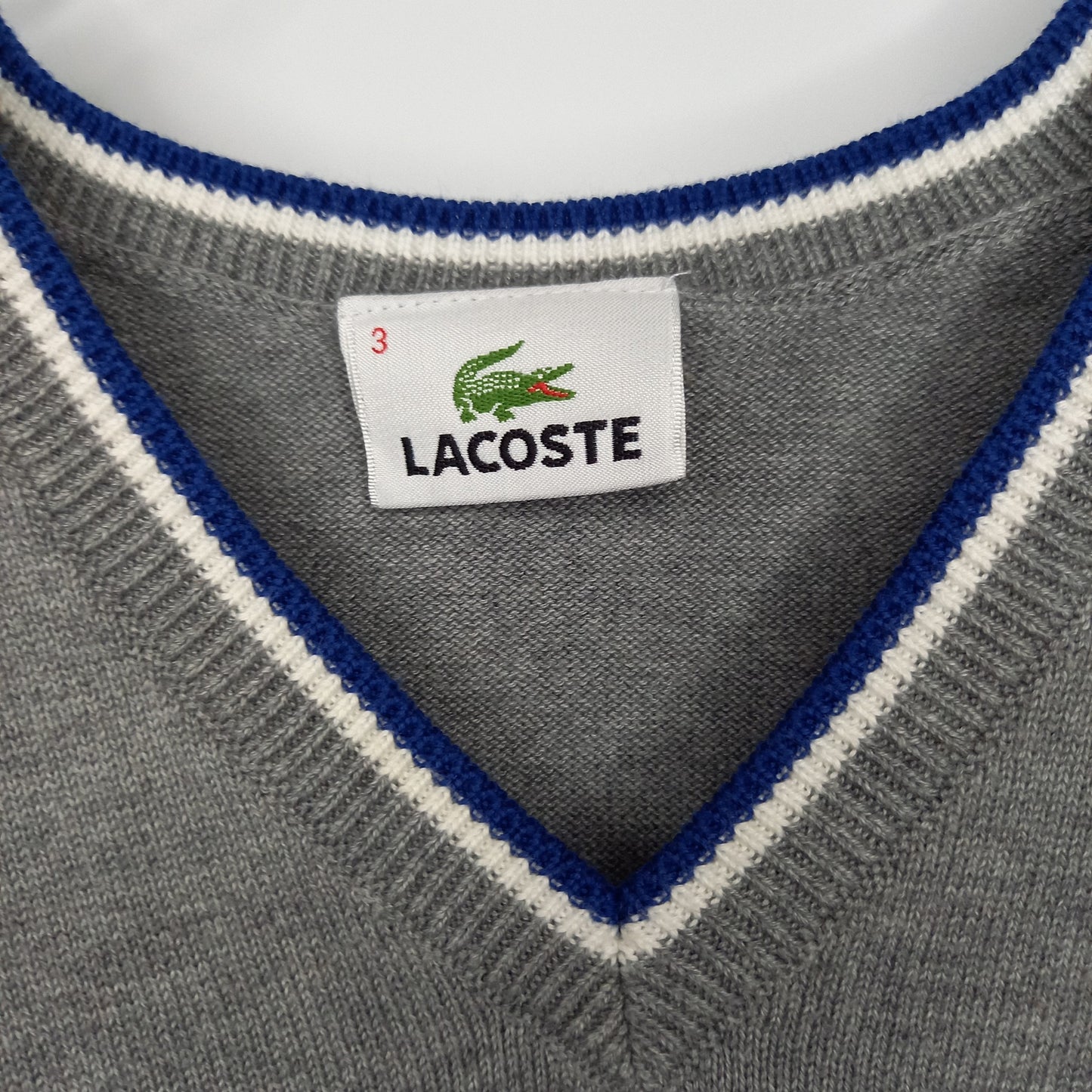 ラコステ　Vネック　コットン　ニット　セーター　刺繍ロゴ　襟ライン　ファブリカ製