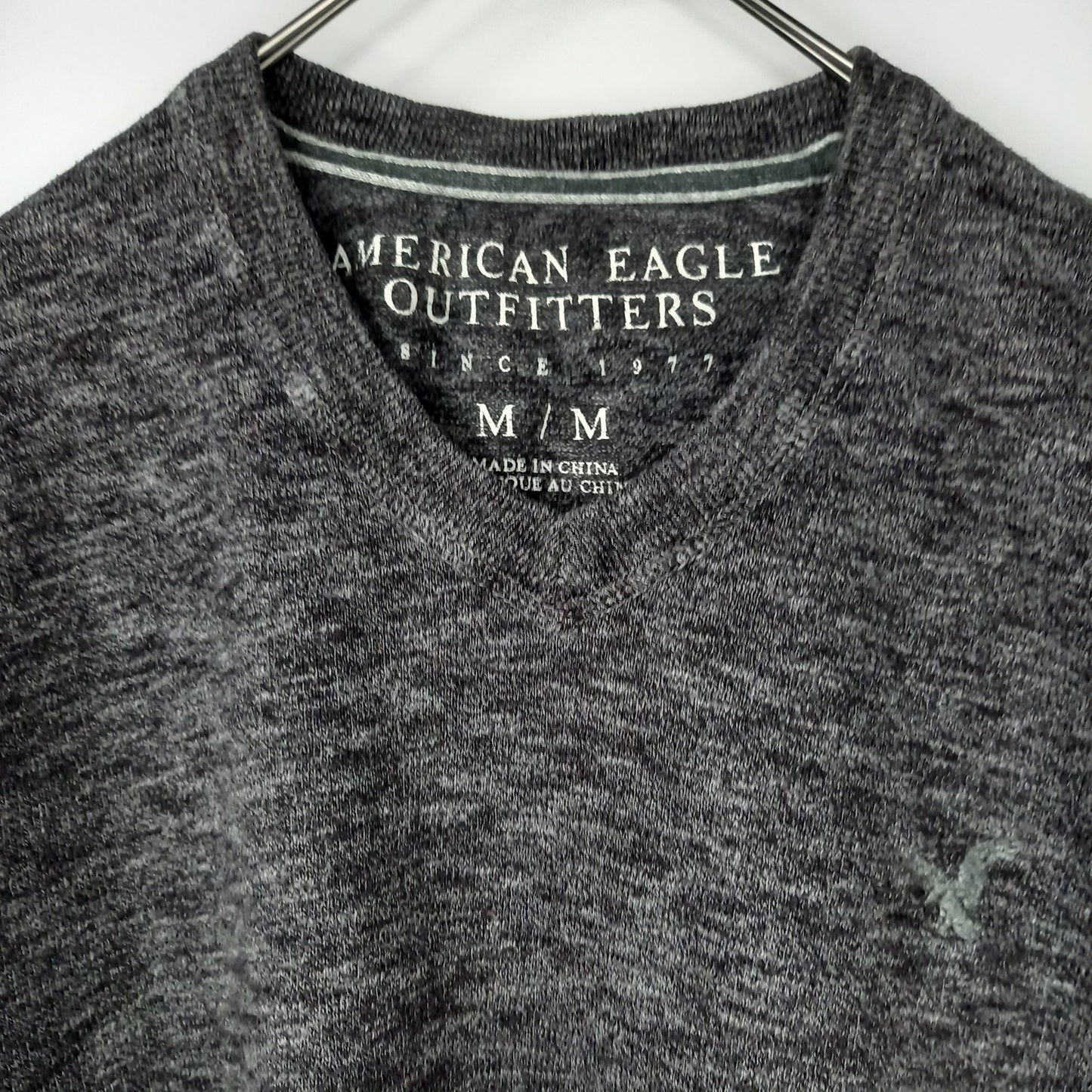 アメリカンイーグル　Vネック　コットンニット　セーター　薄手　刺繍ロゴ　無地　グレー　M