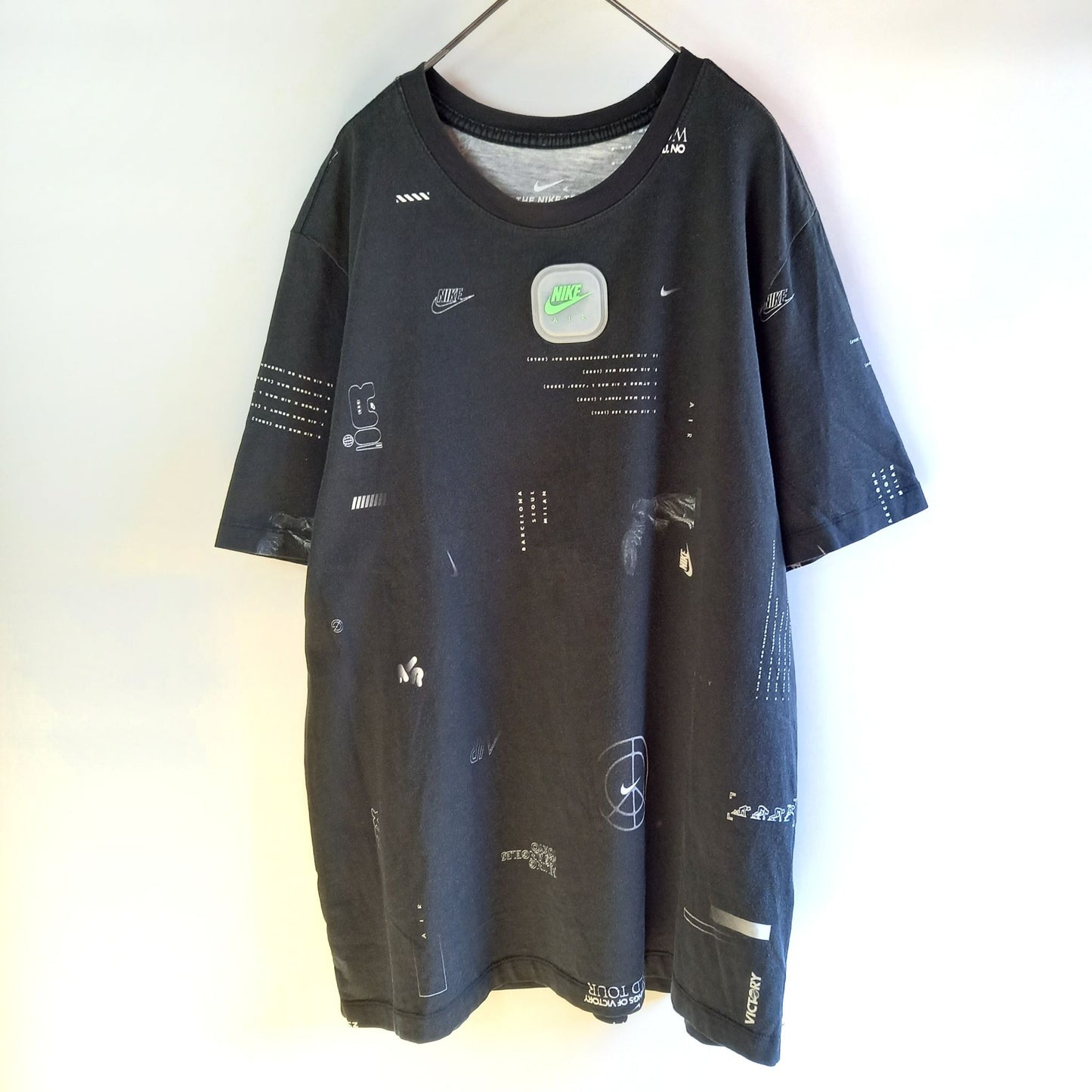 ★美品！★NIKE　Tシャツ（XL）グレーｘ黒ブラック総柄