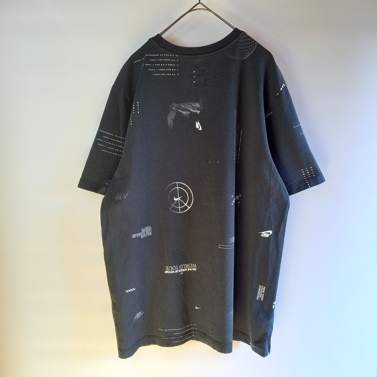 ★美品！★NIKE　Tシャツ（XL）グレーｘ黒ブラック総柄